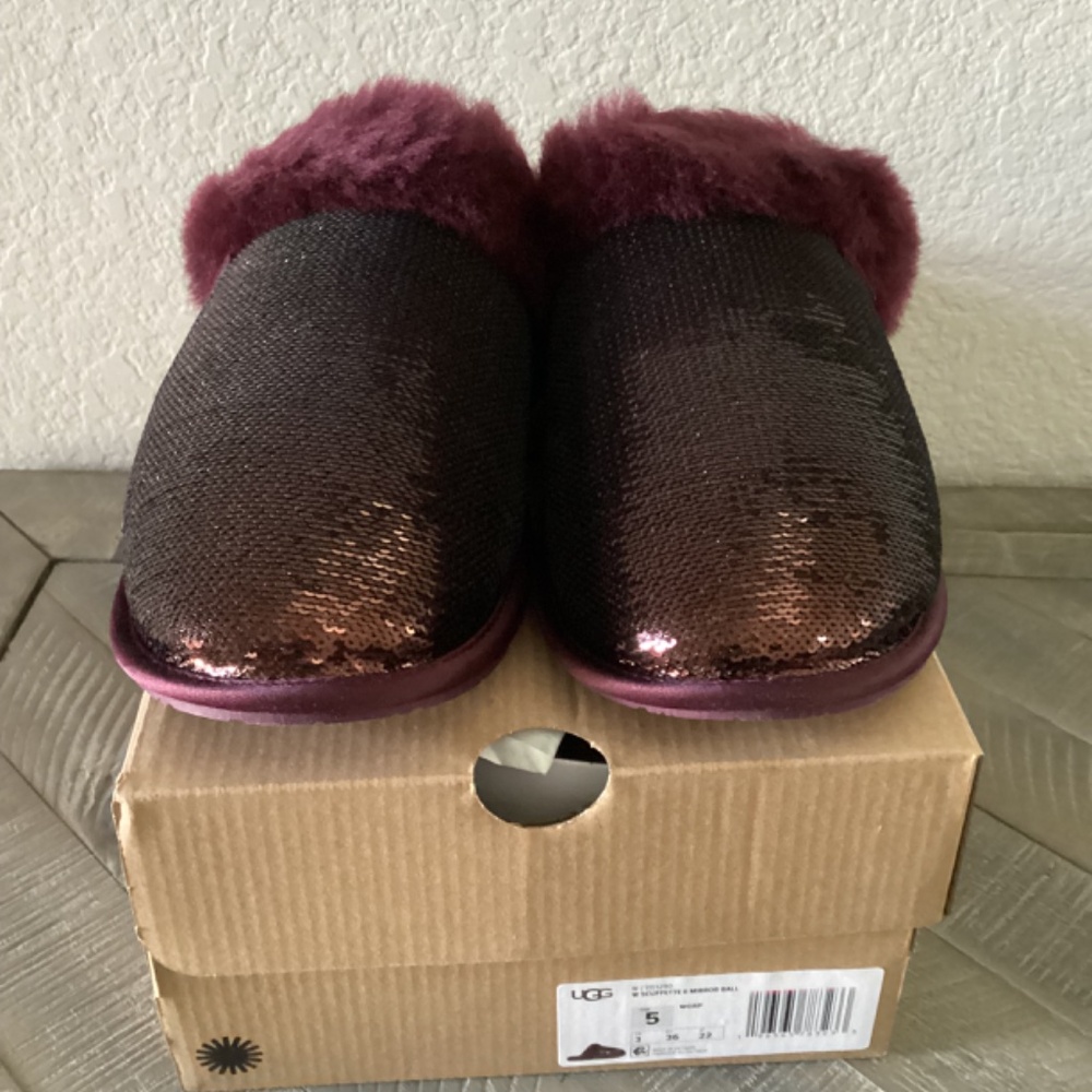 UGG® Women's Scuffette II Mirror Ball Slip On Slide Slipper Flats, size 5 - Picture 8 of 12